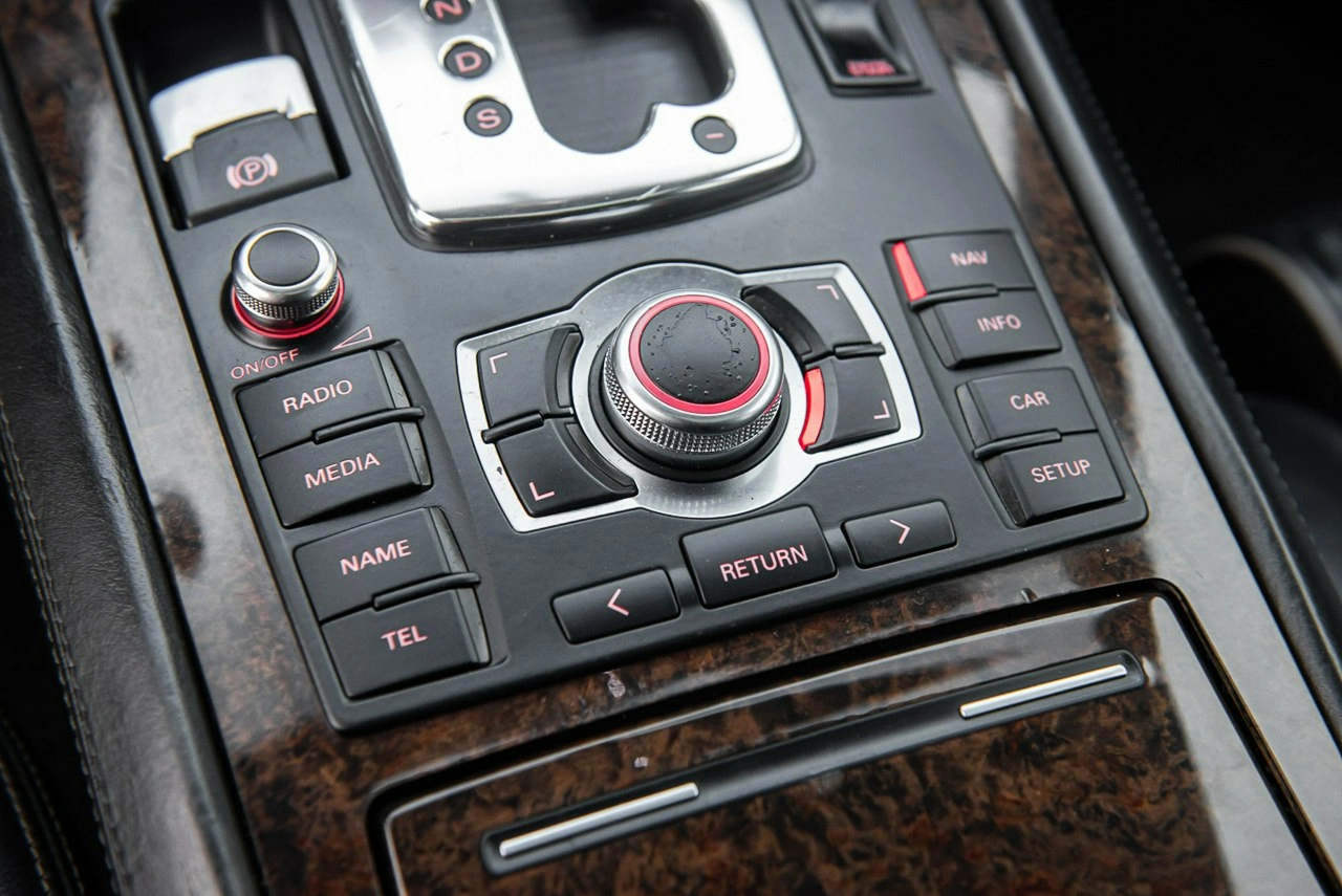 Audi A8 - Zdjęcie 24