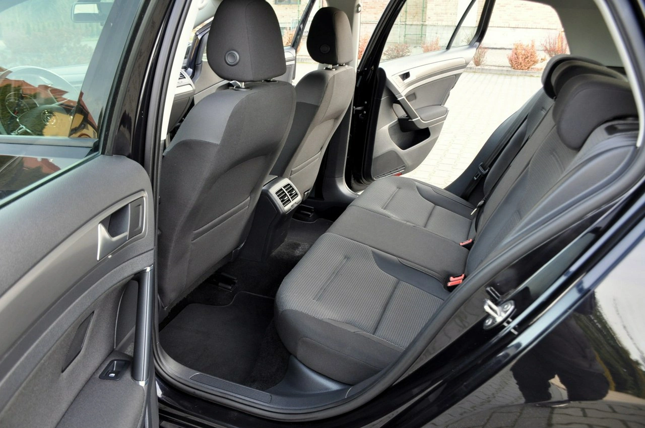 Volkswagen Golf - Zdjęcie 19
