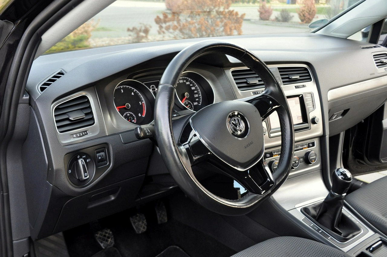 Volkswagen Golf - Zdjęcie 21