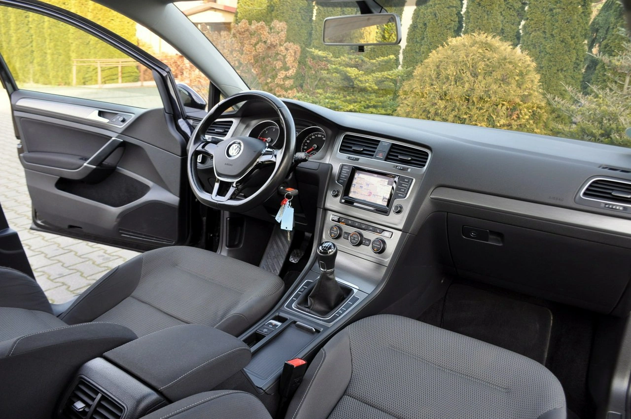 Volkswagen Golf - Zdjęcie 23