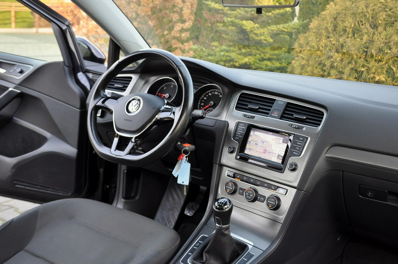 Volkswagen Golf - Zdjęcie 24