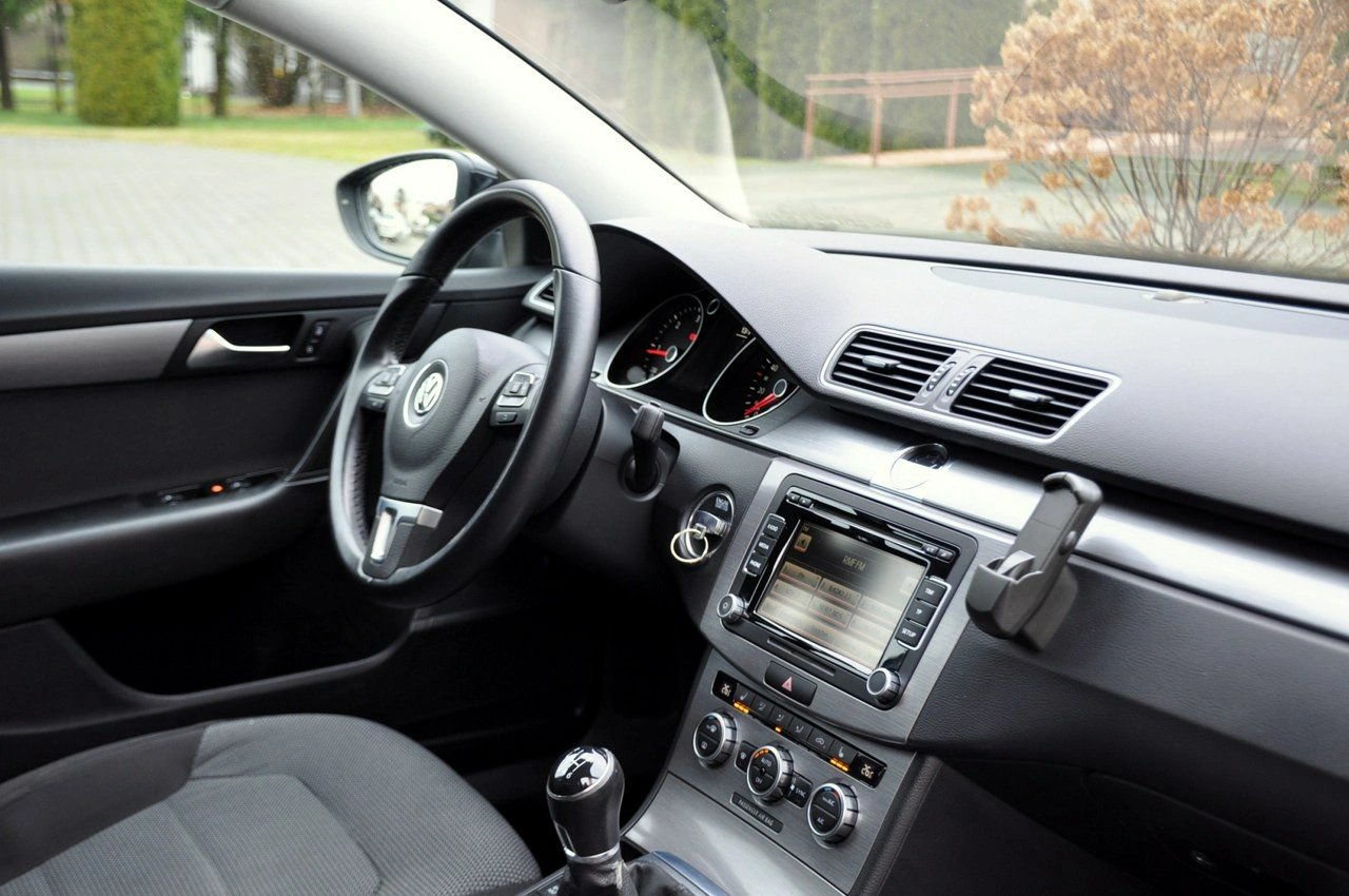 Volkswagen Passat - Zdjęcie 17