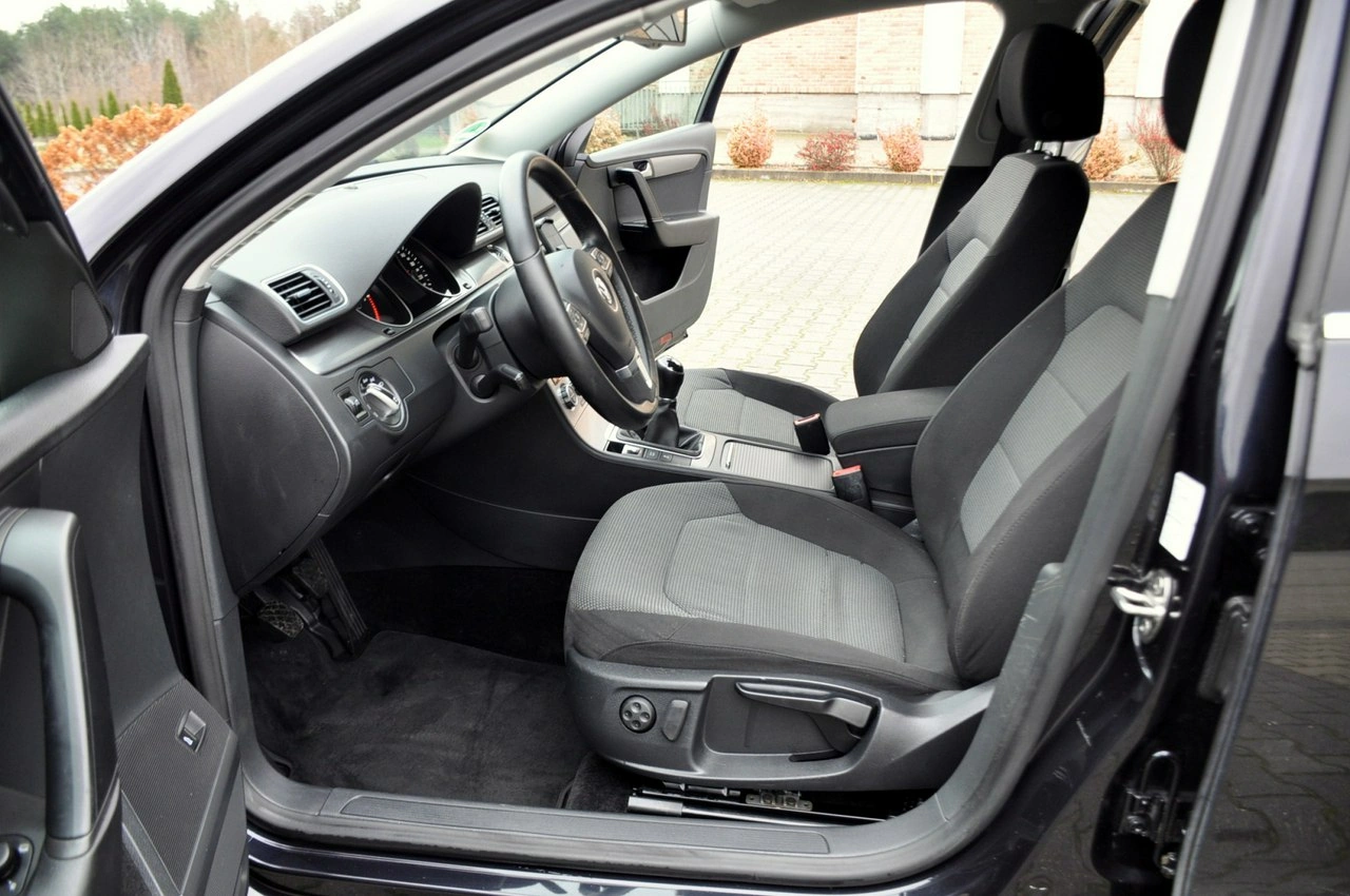 Volkswagen Passat - Zdjęcie 20