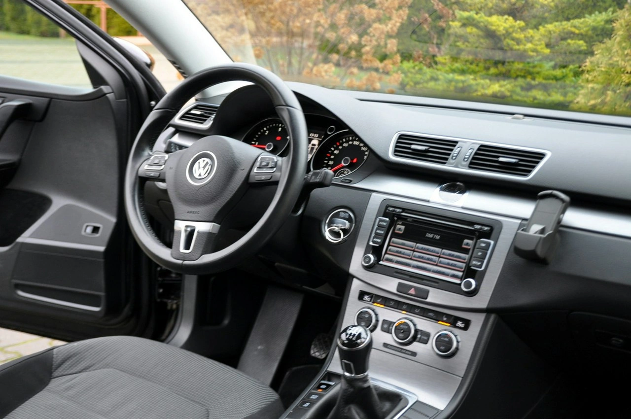 Volkswagen Passat - Zdjęcie 25