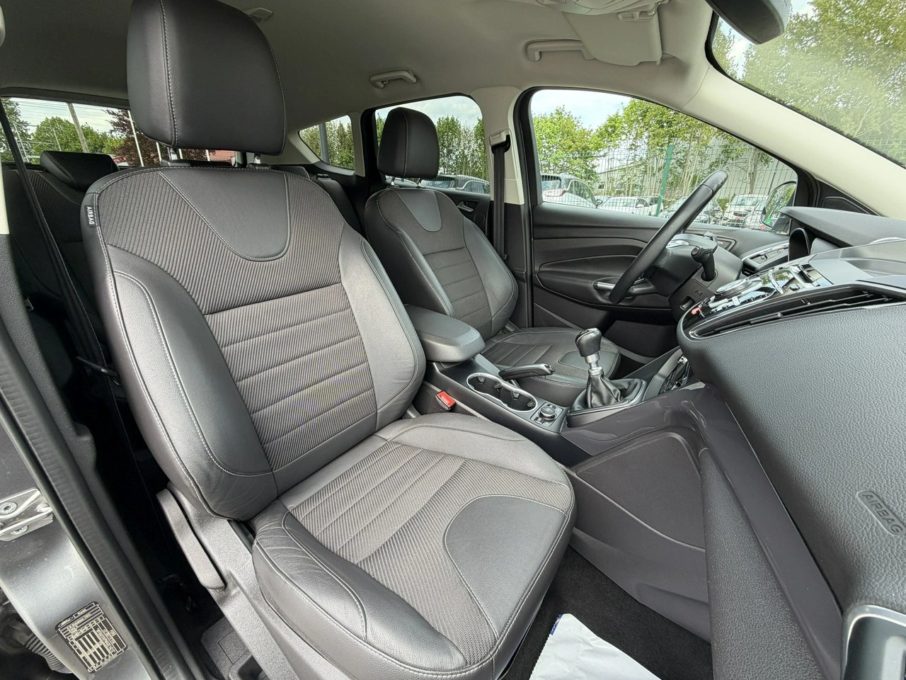 Ford Kuga - Zdjęcie 25