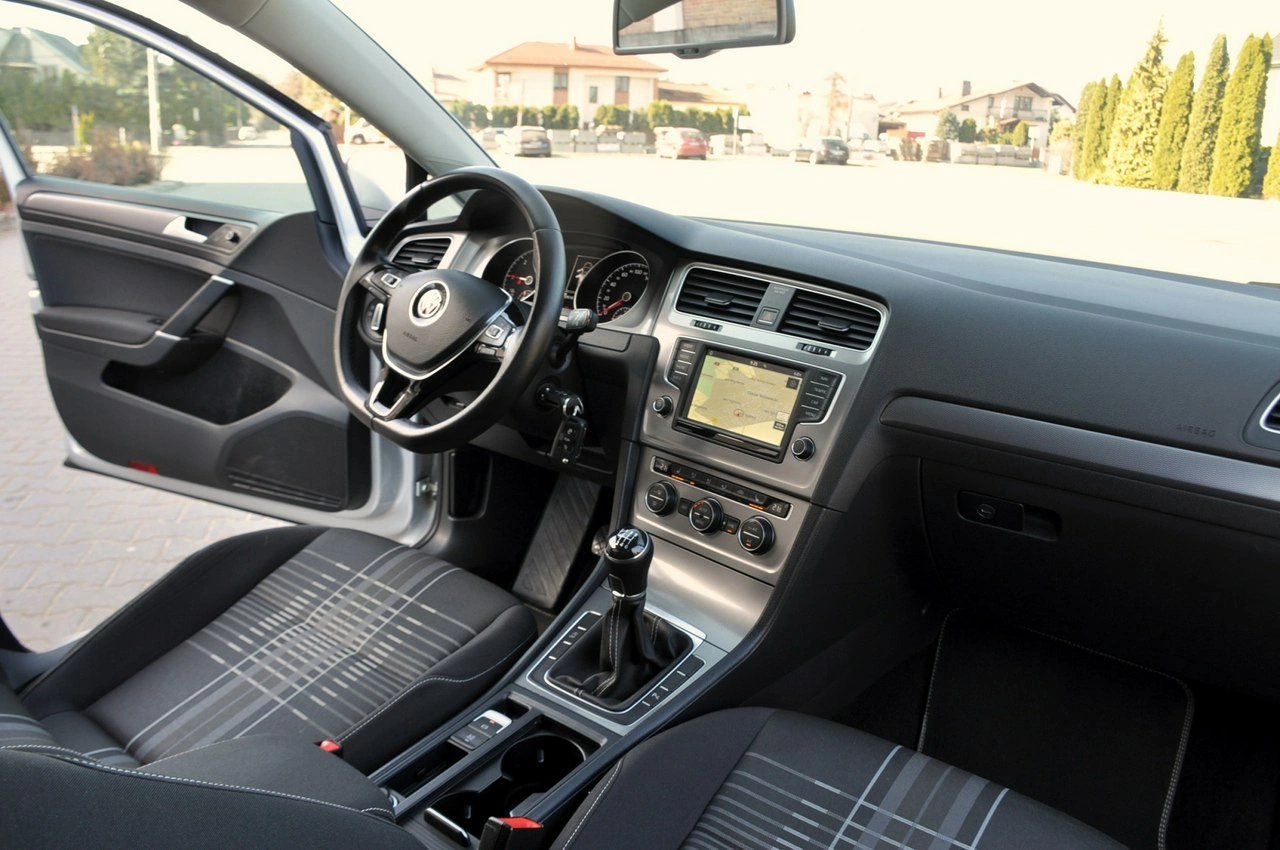 Volkswagen Golf - Zdjęcie 24