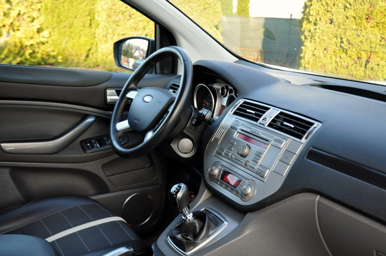 Ford Kuga - Zdjęcie 17