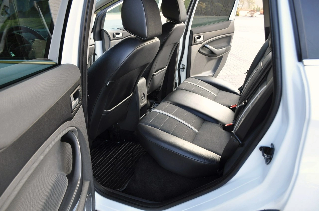 Ford Kuga - Zdjęcie 19