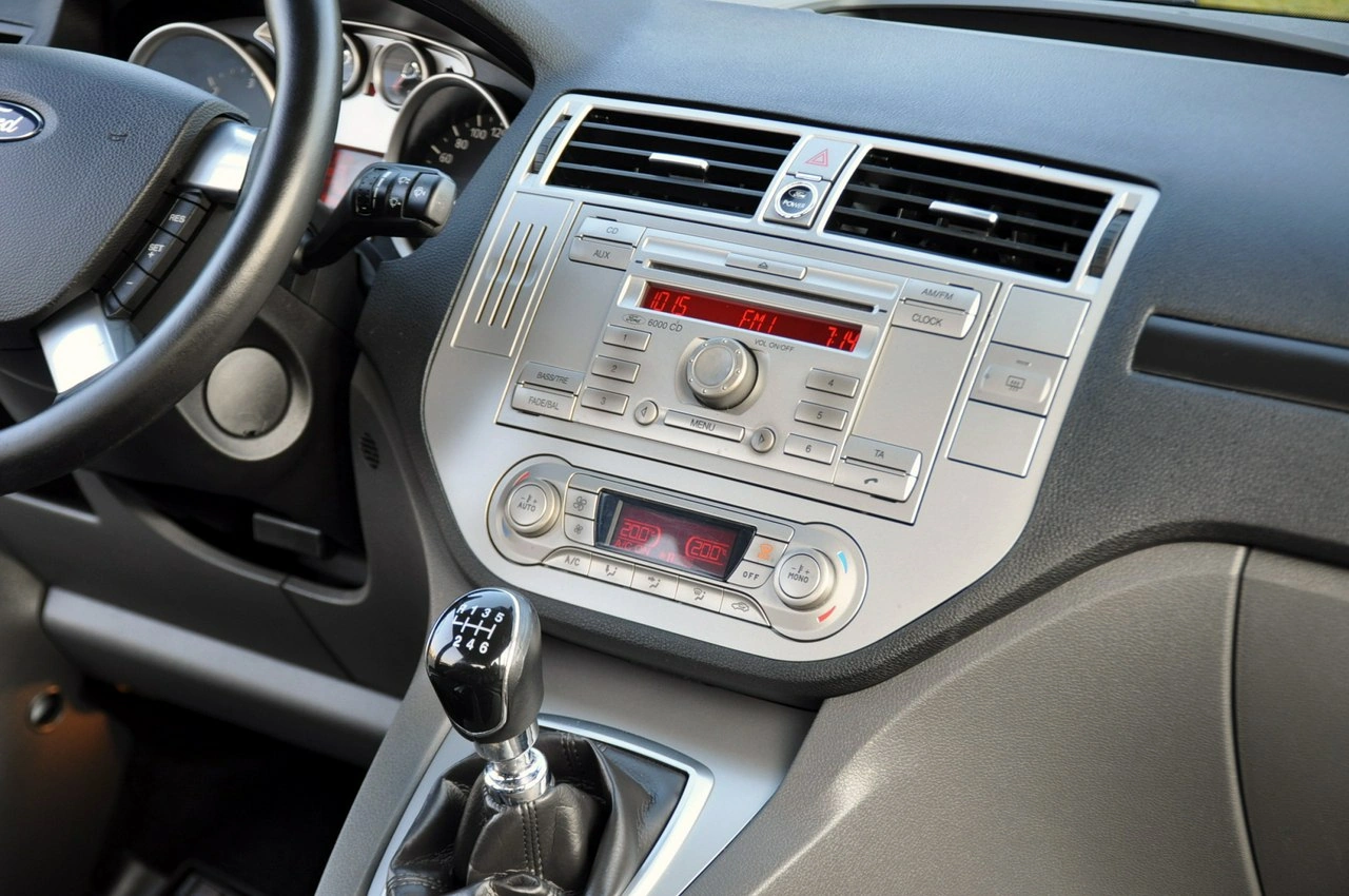 Ford Kuga - Zdjęcie 25