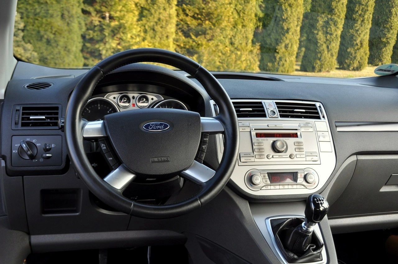 Ford Kuga - Zdjęcie 28