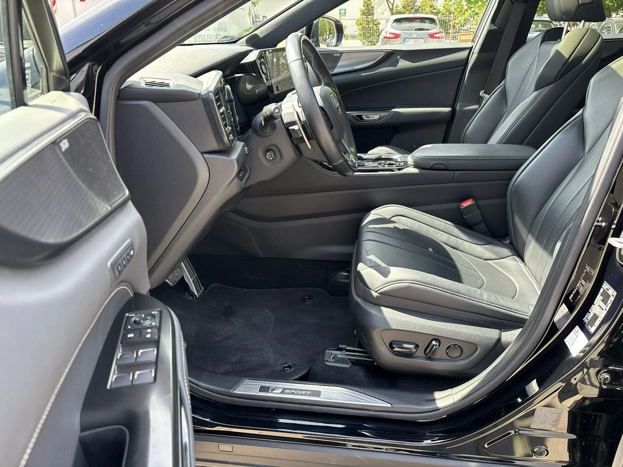 Lexus NX - Zdjęcie 10