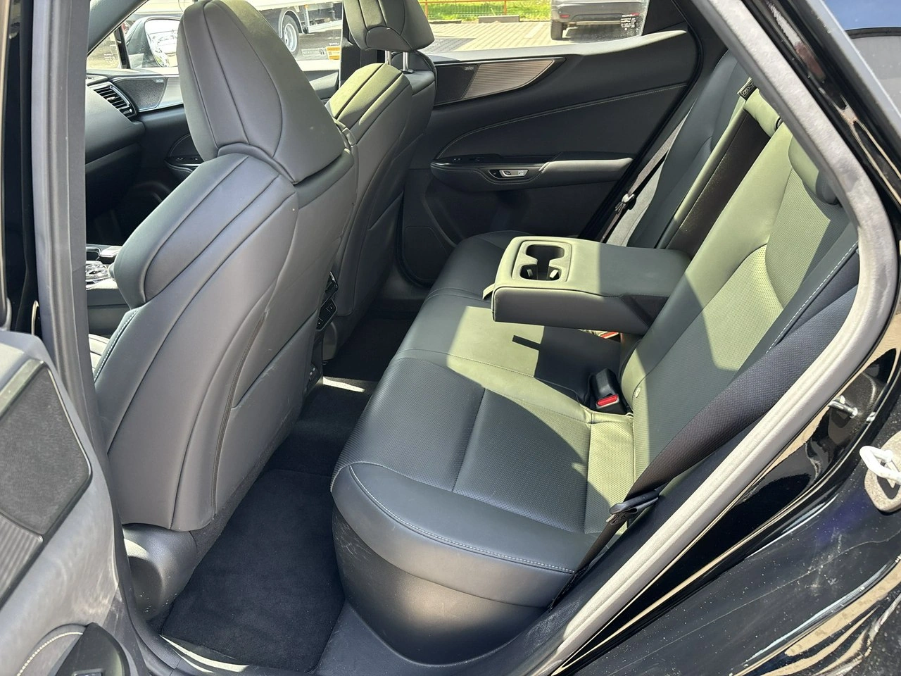 Lexus NX - Zdjęcie 11