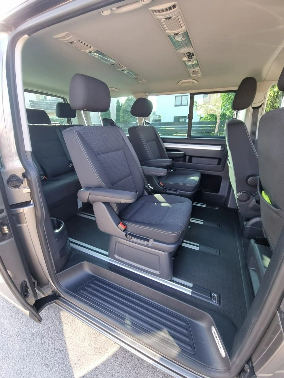 Volkswagen Multivan - Zdjęcie 12