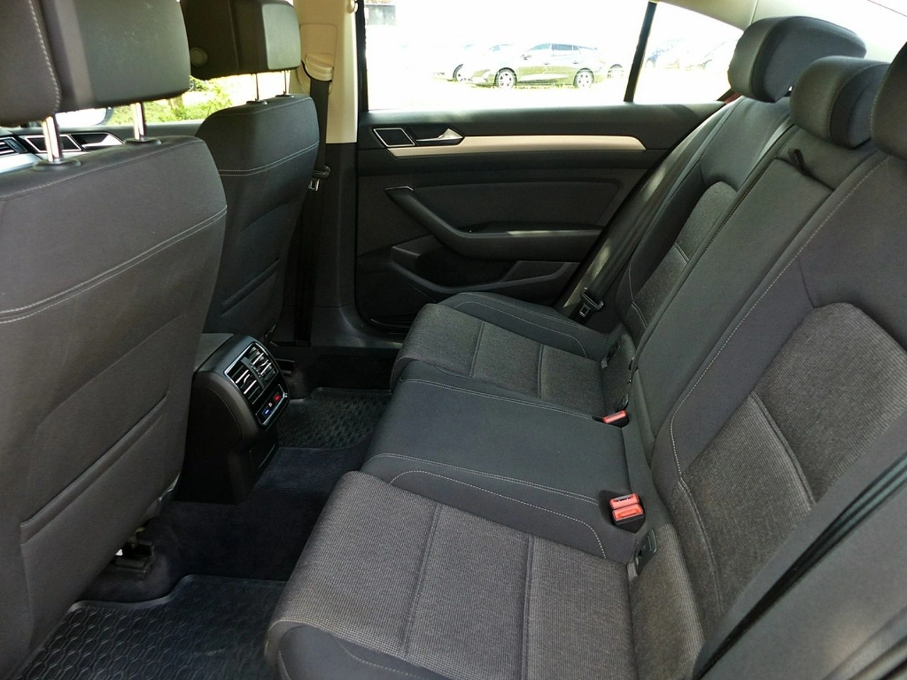 Volkswagen Passat - Zdjęcie 21