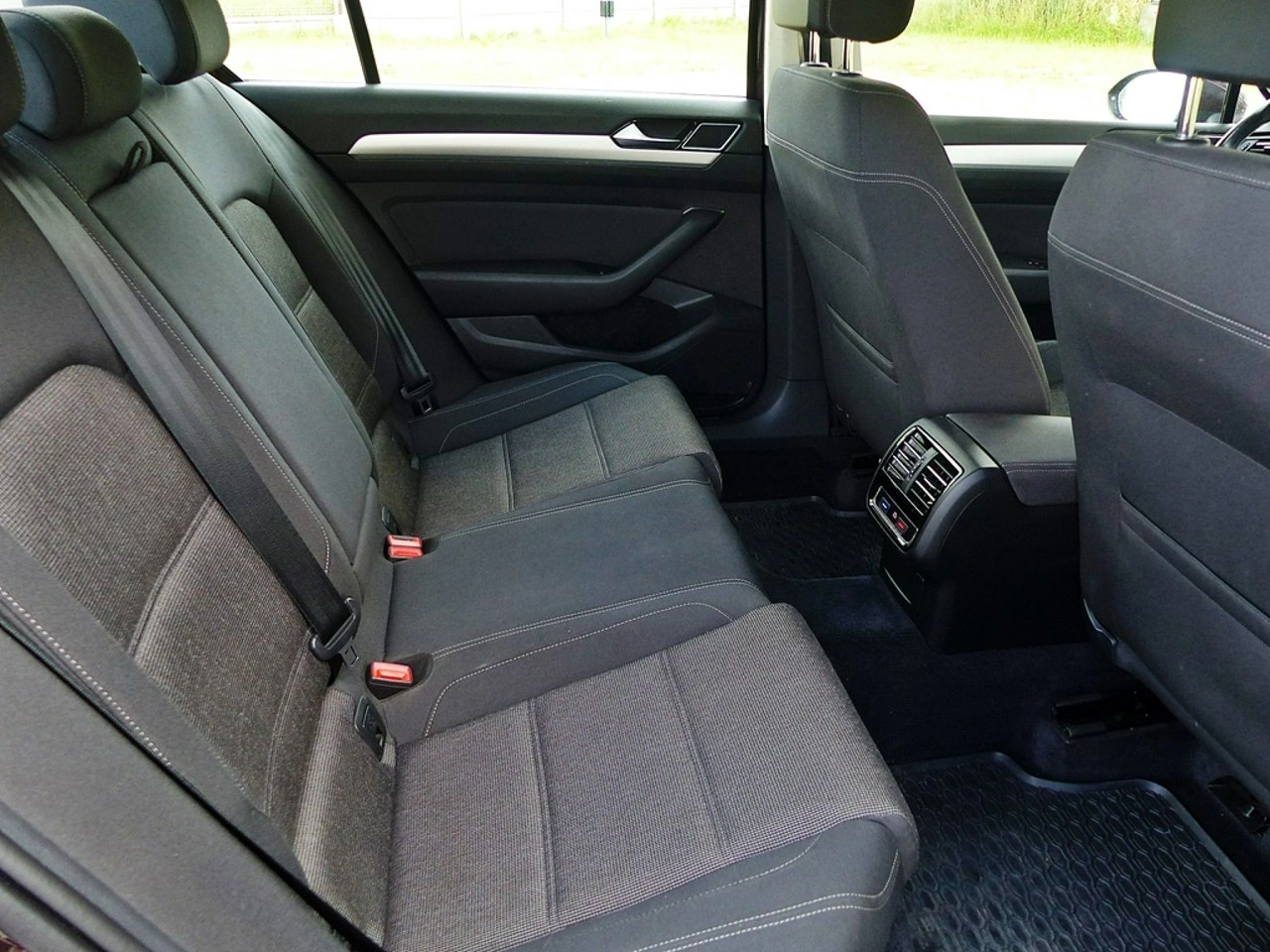 Volkswagen Passat - Zdjęcie 22