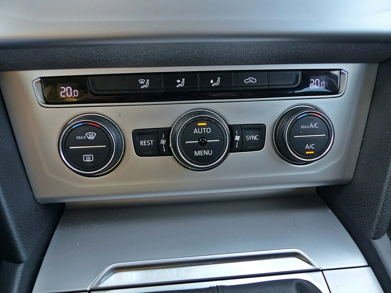 Volkswagen Passat - Zdjęcie 31