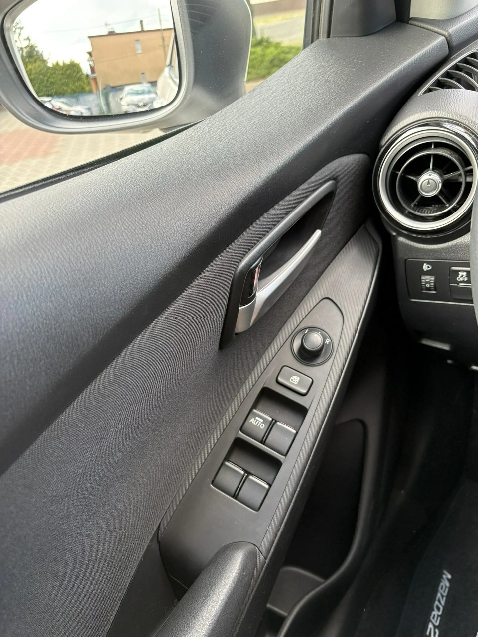 Mazda 2 - Zdjęcie 22