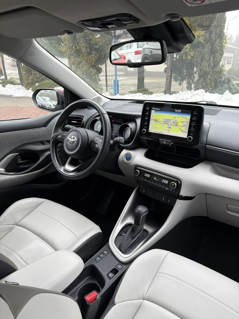 Toyota Yaris - Zdjęcie 12