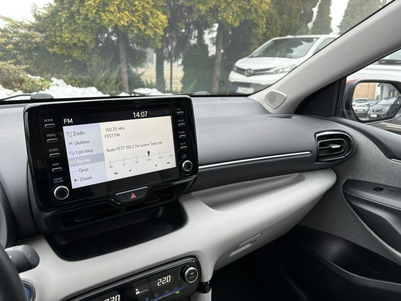 Toyota Yaris - Zdjęcie 14