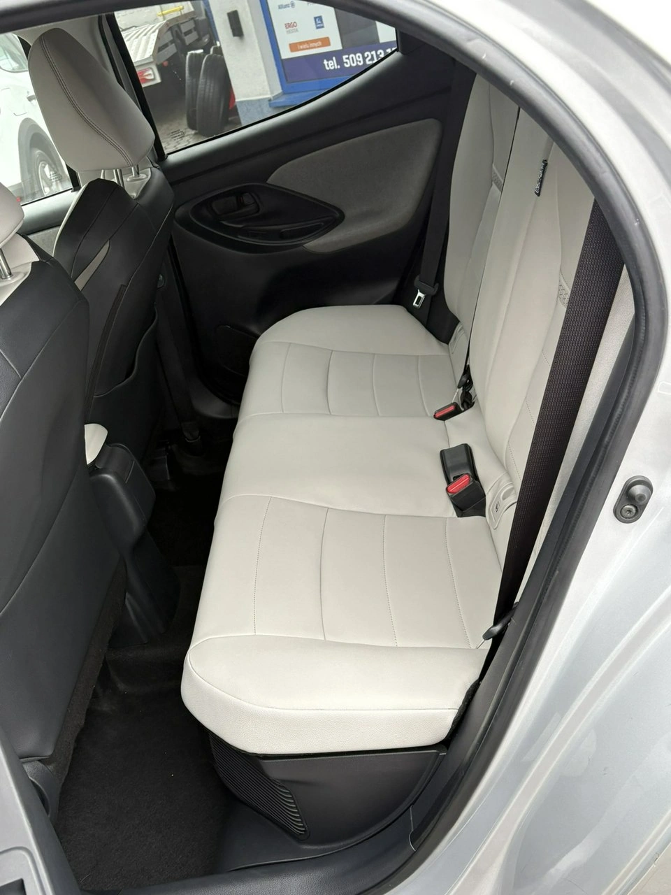 Toyota Yaris - Zdjęcie 16