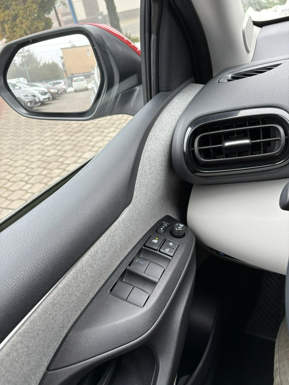 Toyota Yaris - Zdjęcie 27