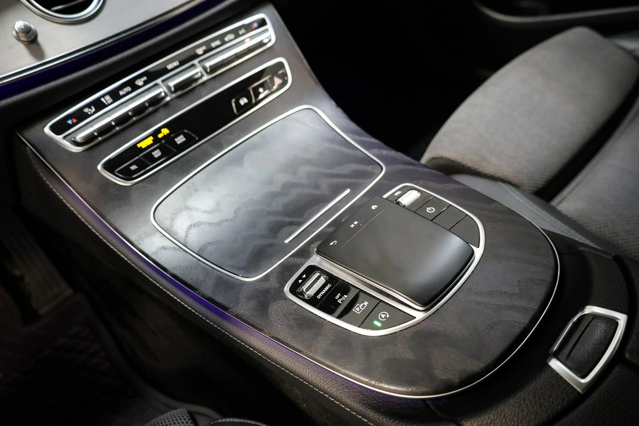 Mercedes E 220 - Zdjęcie 21