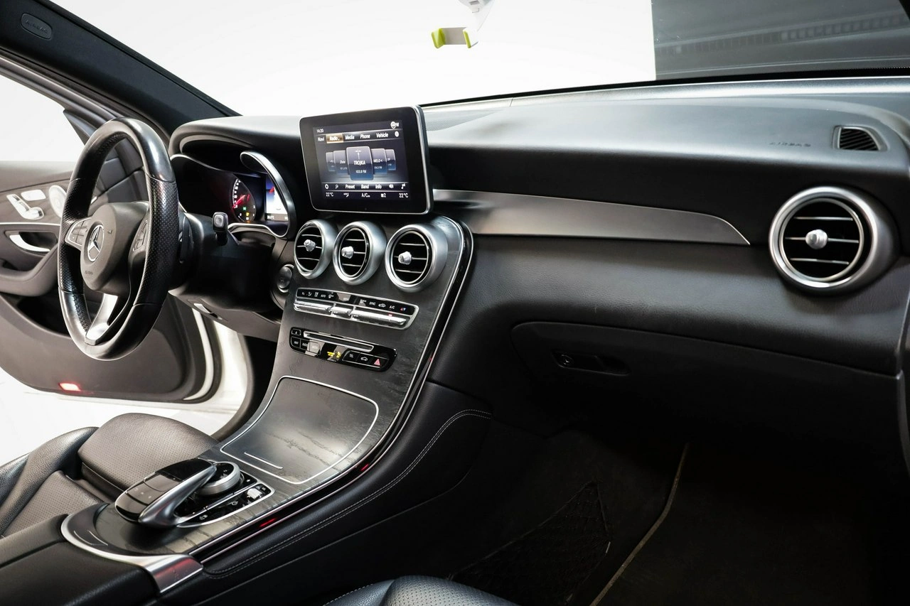 Mercedes GLC 300 - Zdjęcie 29