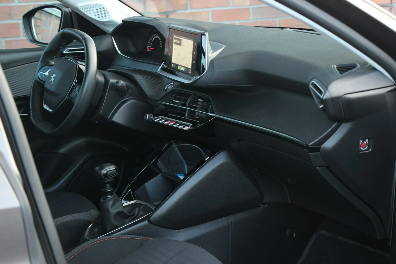 Peugeot 208 - Zdjęcie 28