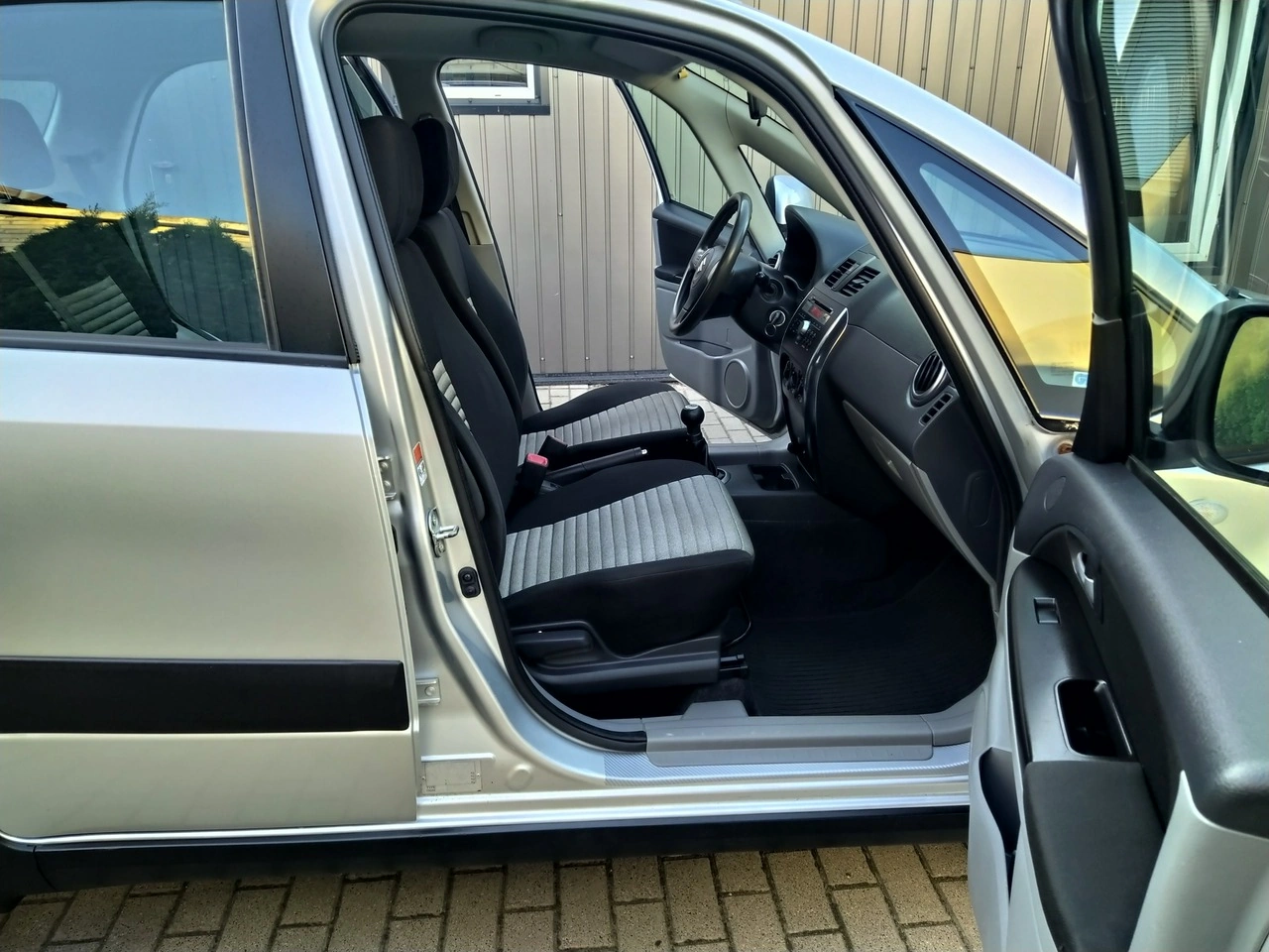 Suzuki SX4 - Zdjęcie 25