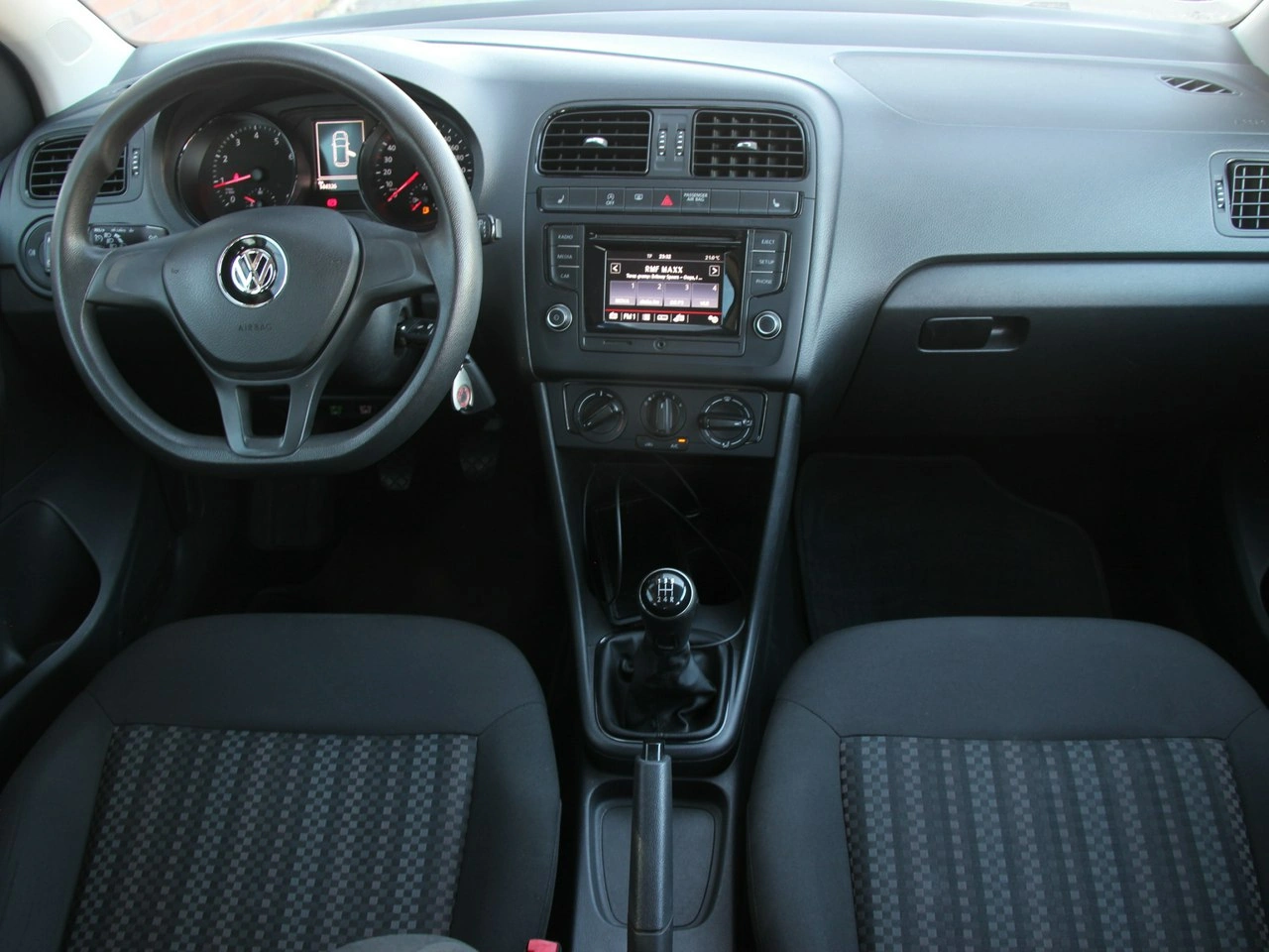 Volkswagen Polo - Zdjęcie 22