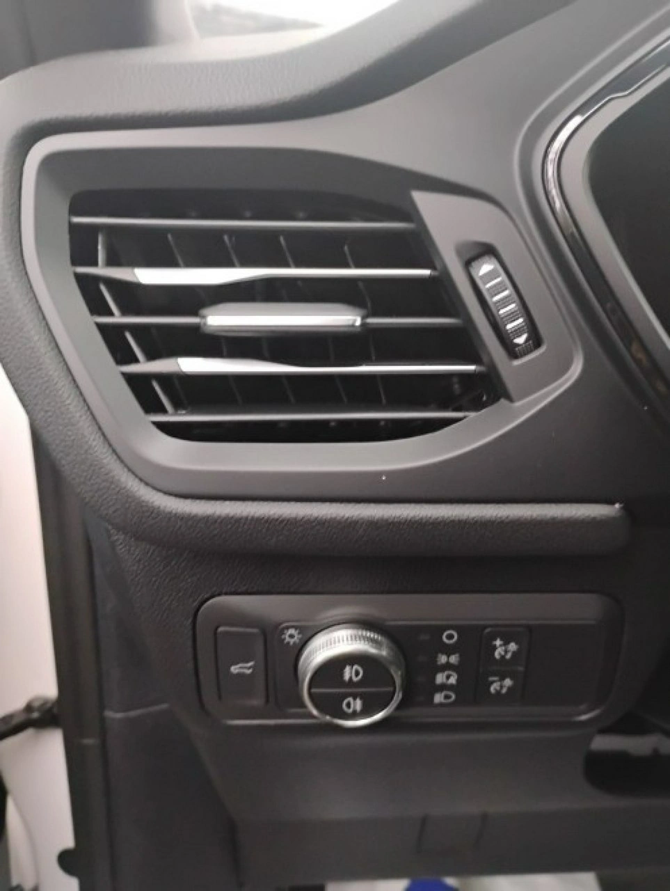 Ford Kuga - Zdjęcie 20