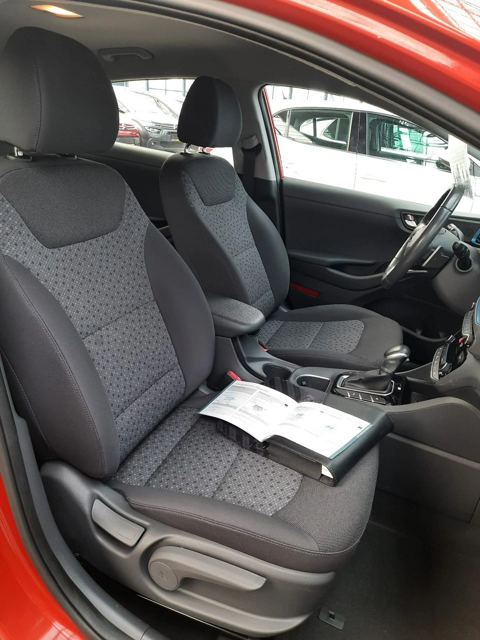 Hyundai IONIQ - Zdjęcie 19