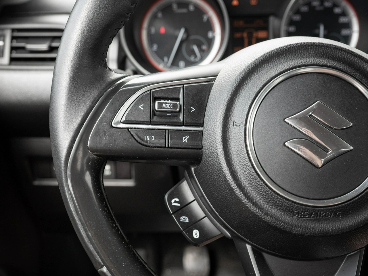 Suzuki Swift - Zdjęcie 10