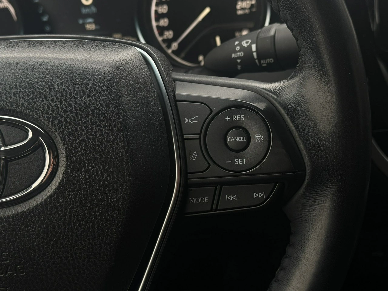 Toyota Camry - Zdjęcie 27