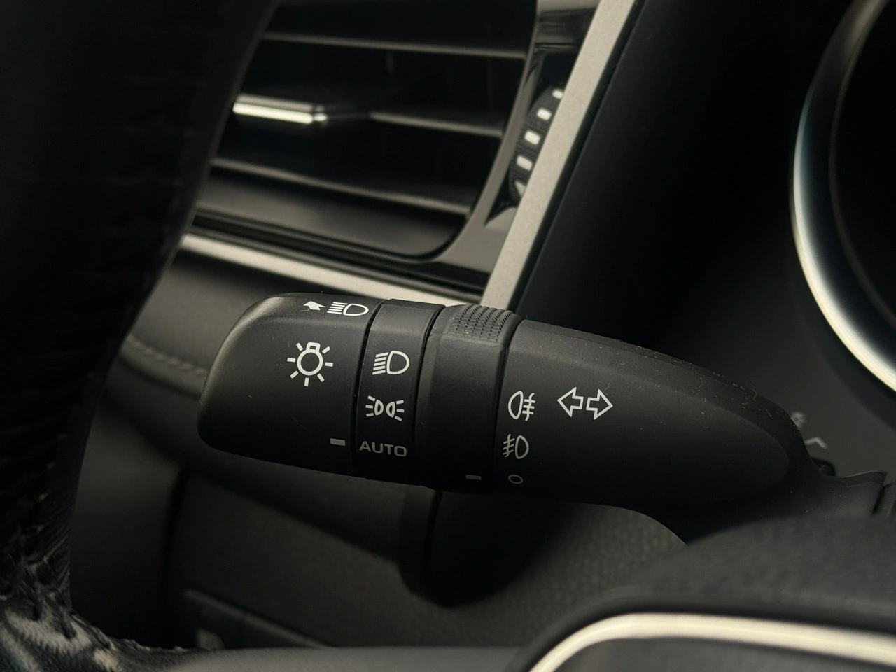 Toyota Camry - Zdjęcie 28