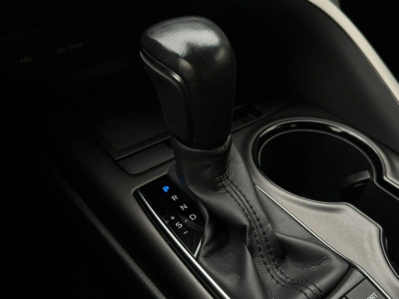 Toyota Camry - Zdjęcie 31