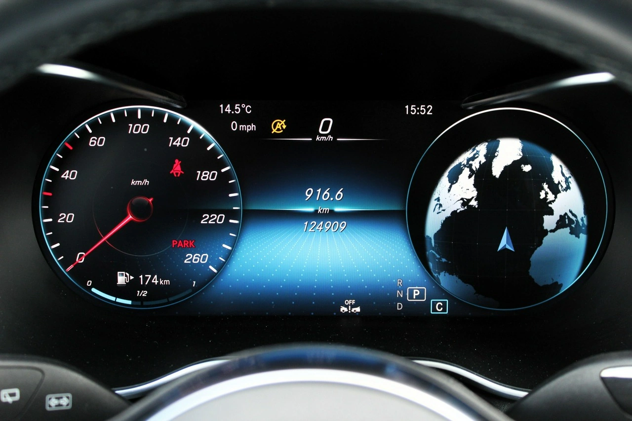 Mercedes GLC 300 - Zdjęcie 14