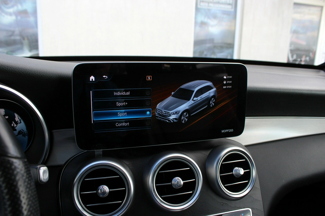Mercedes GLC 300 - Zdjęcie 32