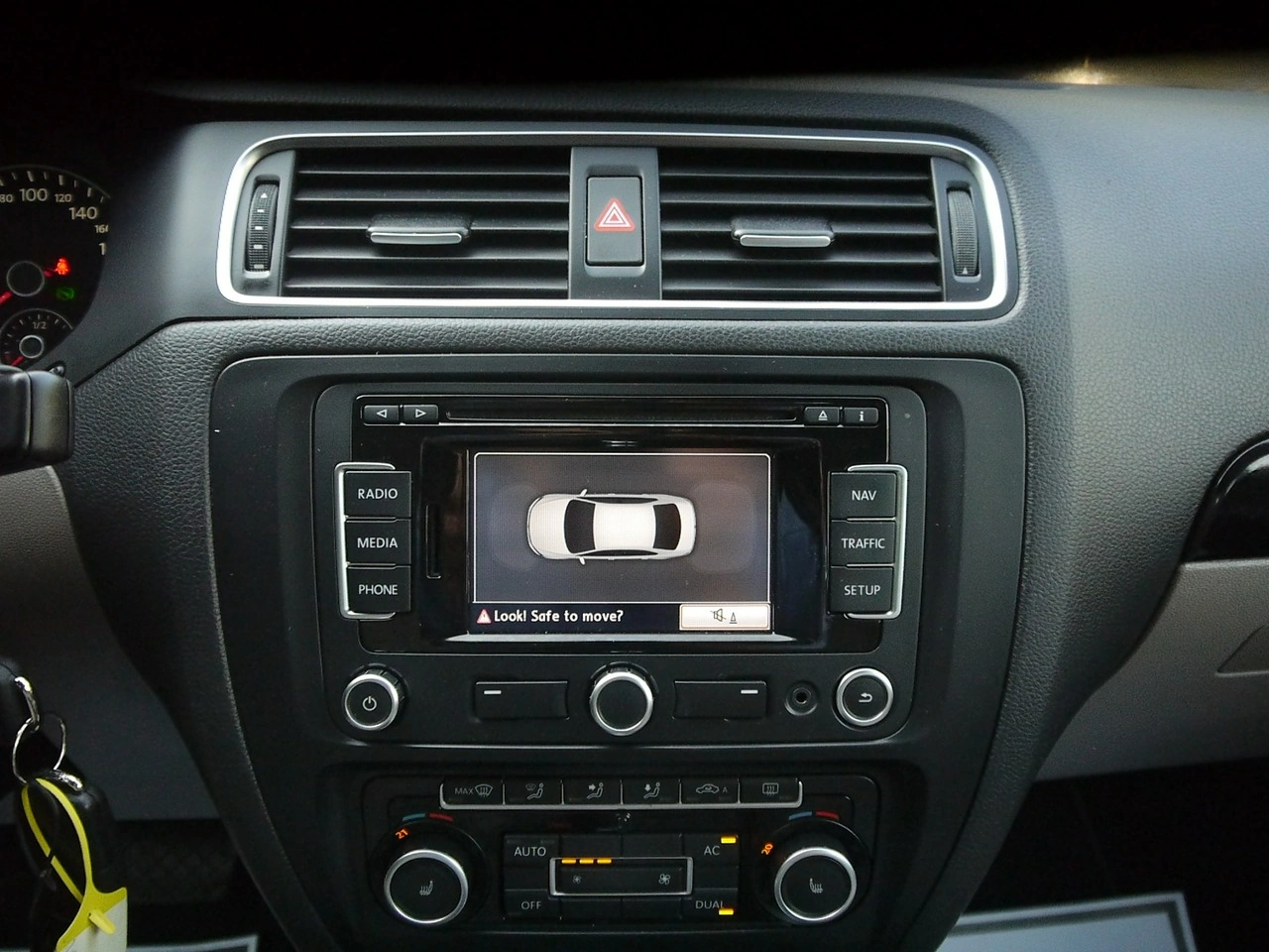 Volkswagen Jetta - Zdjęcie 25