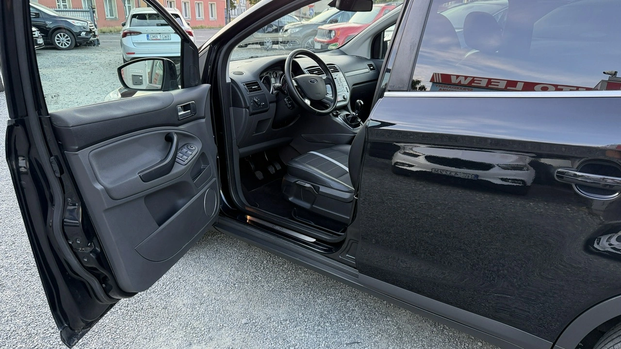 Ford Kuga - Zdjęcie 28