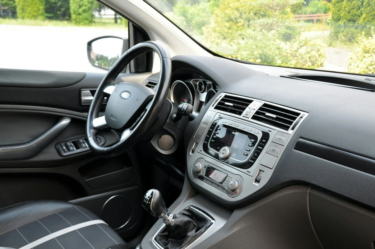 Ford Kuga - Zdjęcie 17