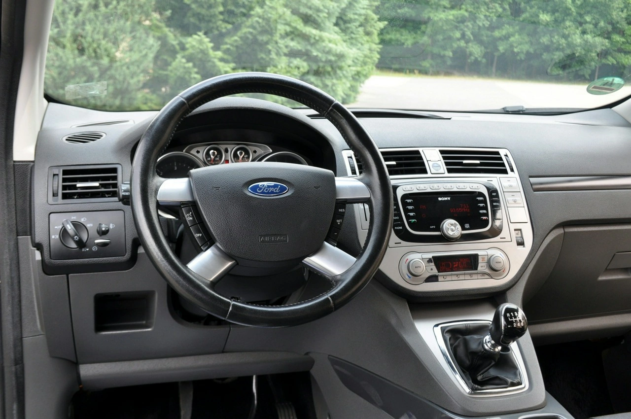 Ford Kuga - Zdjęcie 28