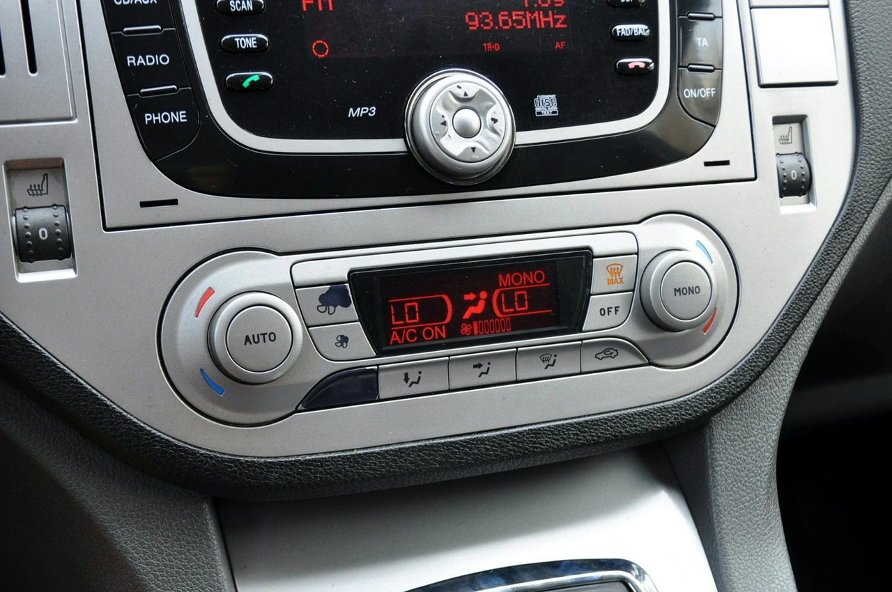 Ford Kuga - Zdjęcie 30