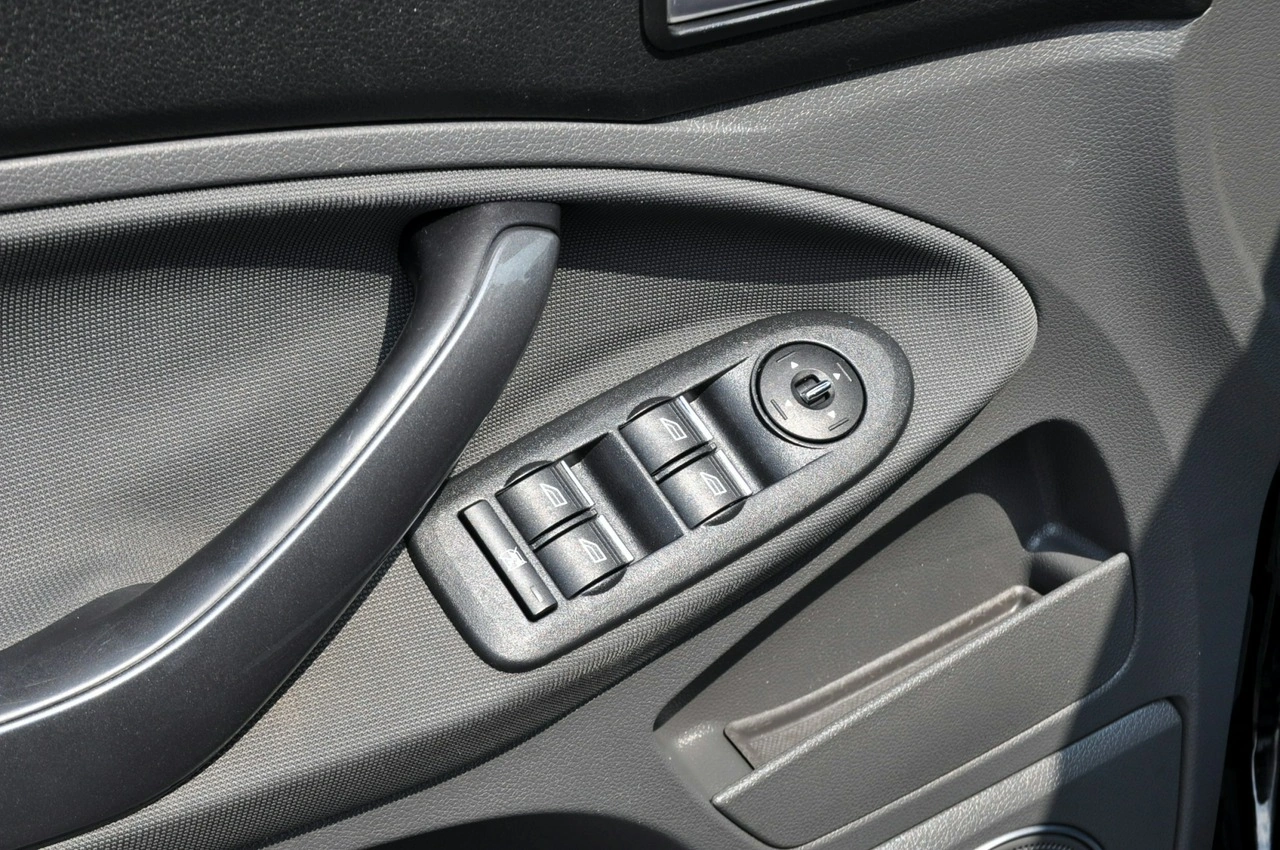 Ford Kuga - Zdjęcie 35