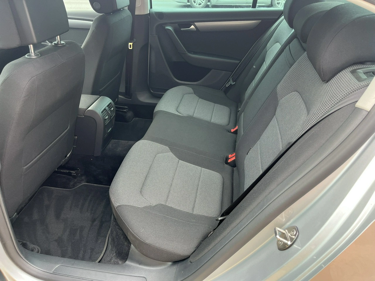 Volkswagen Passat - Zdjęcie 21