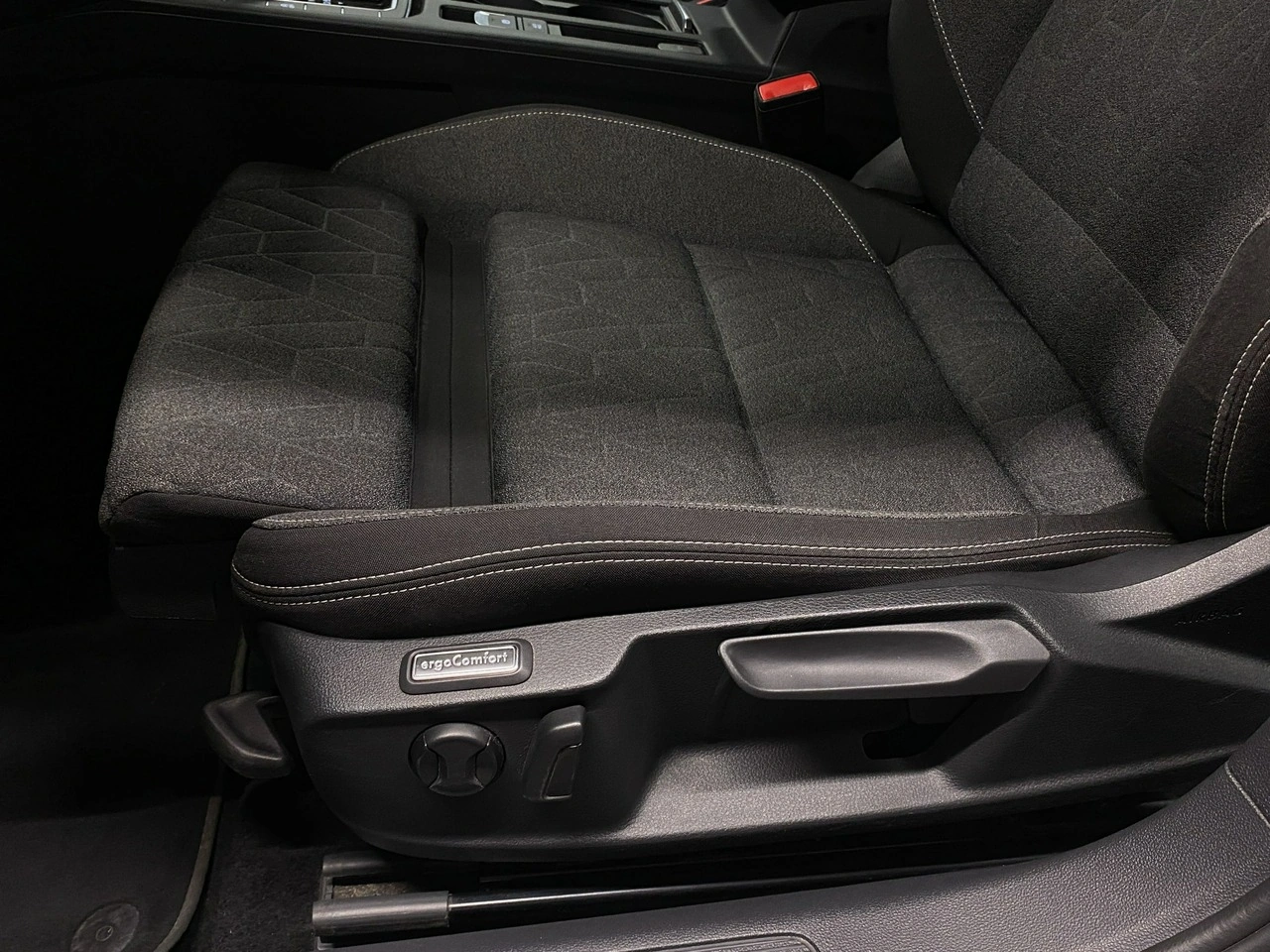 Volkswagen Passat Variant - Zdjęcie 13