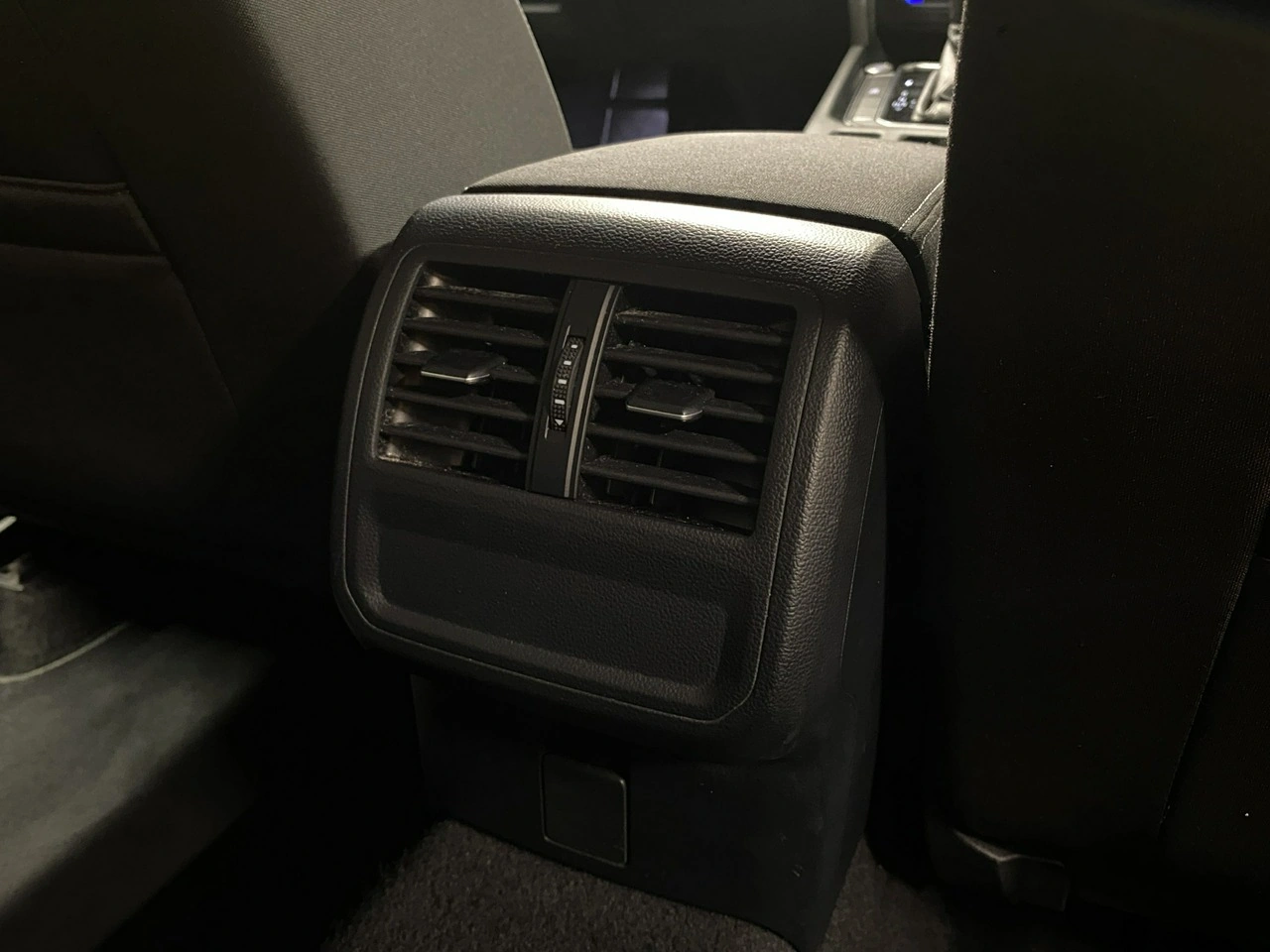 Volkswagen Passat Variant - Zdjęcie 17