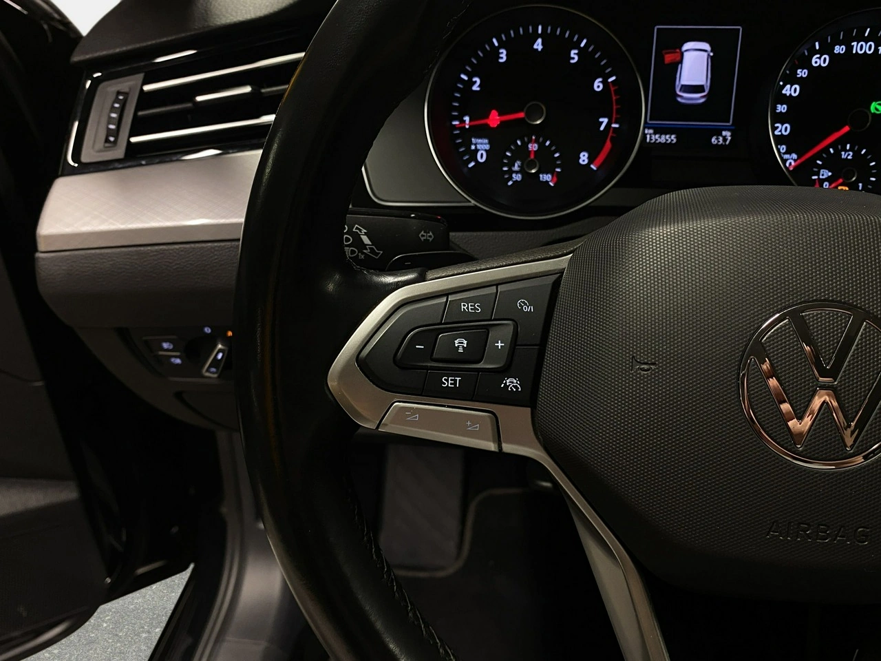 Volkswagen Passat Variant - Zdjęcie 22