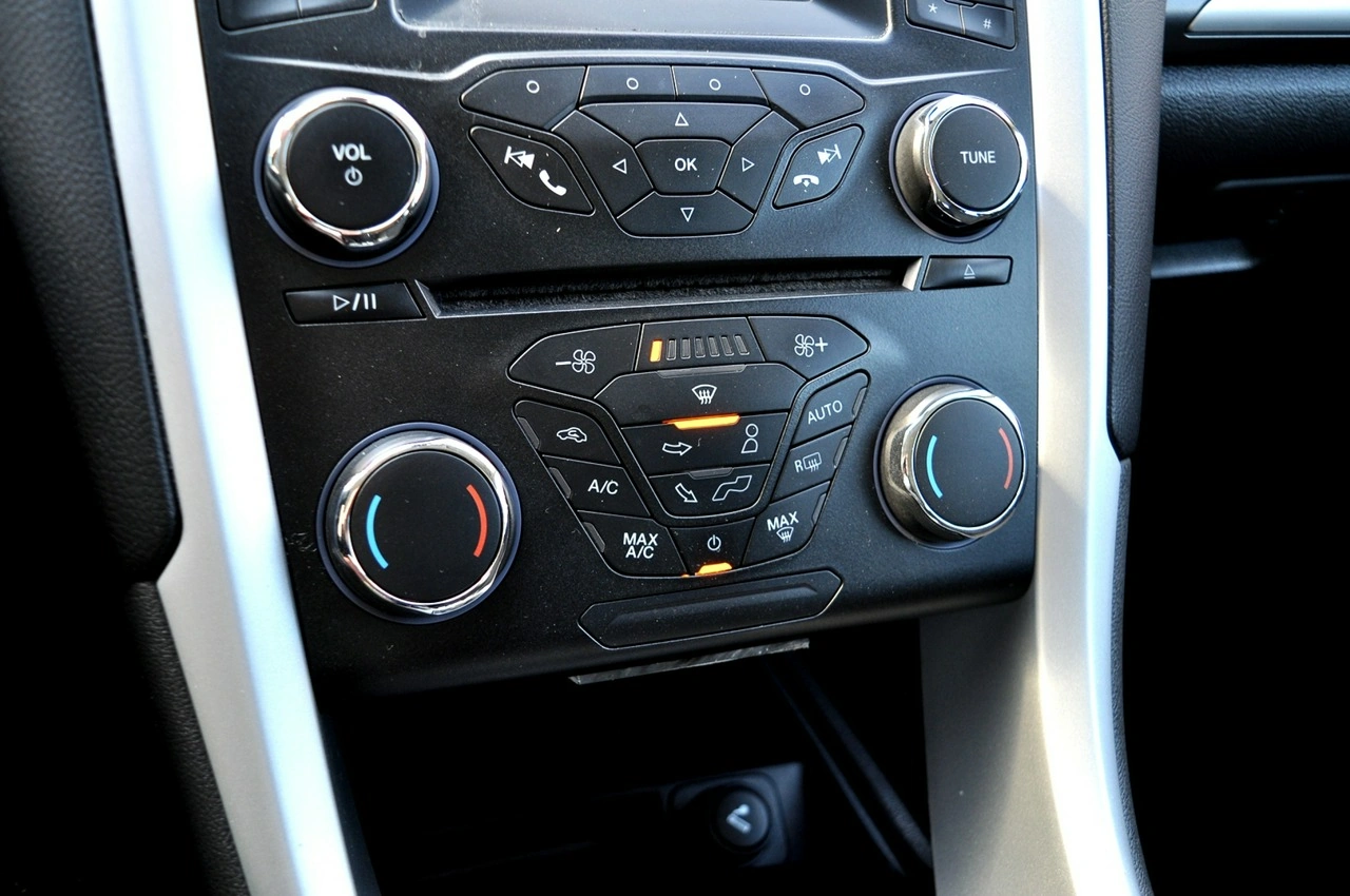 Ford Mondeo - Zdjęcie 23