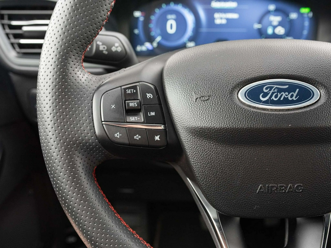 Ford Kuga - Zdjęcie 12